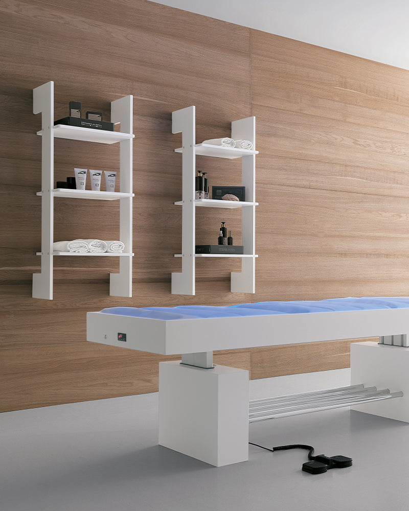 Akeba - White sales rack