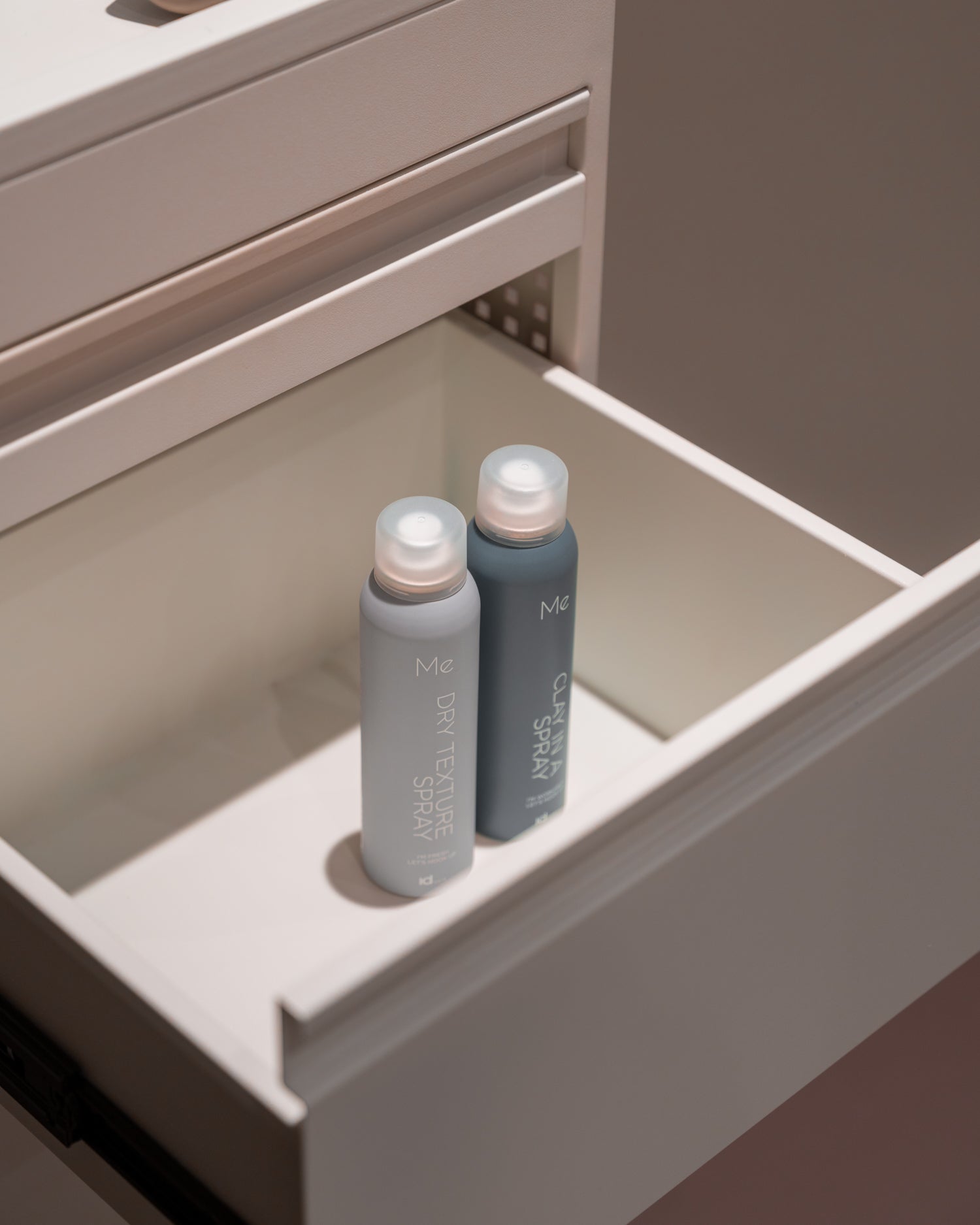 Studio 3 - White trolley - 3 drawers and extra table top